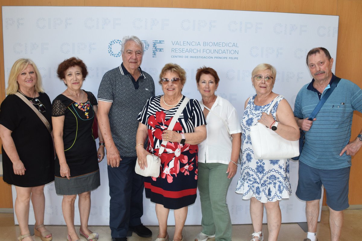 CIPFciencia's tweet image. La Asociación de Jubilados y Pensionistas de la Pobla Llarga realiza desde 2015 donativos al grupo de Mª Jesús Vicent @VicentPTLab para la investigación en Alzheimer. Ayer nos visitó su presidente, Enrique Balaguer, junto a miembros de la junta para efectuar una nueva aportación.