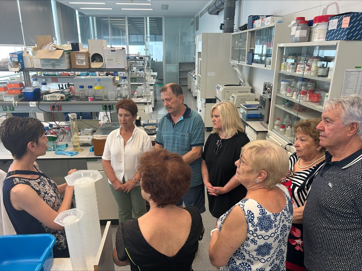 CIPFciencia's tweet image. La Asociación de Jubilados y Pensionistas de la Pobla Llarga realiza desde 2015 donativos al grupo de Mª Jesús Vicent @VicentPTLab para la investigación en Alzheimer. Ayer nos visitó su presidente, Enrique Balaguer, junto a miembros de la junta para efectuar una nueva aportación.