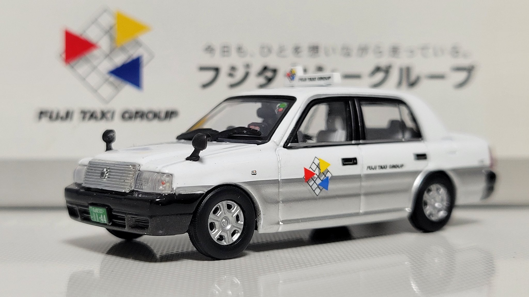 ガリバー 1/64 金のフジタクシー クラウンセダン 完成品 g6bh9ry ガリバー 1/64 金のフジタクシー クラウンセダン 完成品 g6bh9ry
