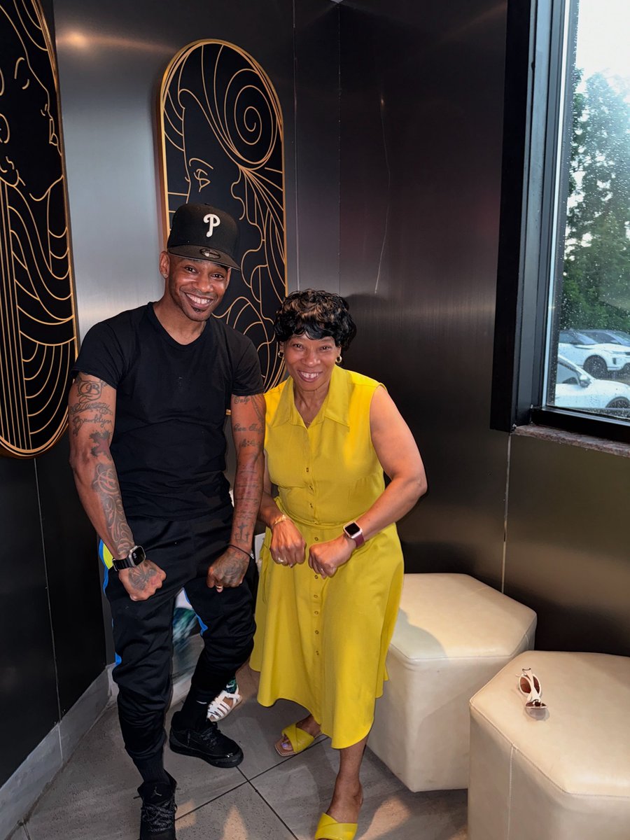 Happy birthday 🎂🎈🎉🎊🎁 To my MOTHER a very strong woman that can never be replaced I LOVE YOU 😘❤️💕 MOMMMYYYYY