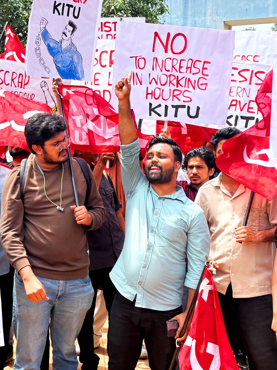 kitu_hq's tweet image. IT employees hit the Bangalore streets under the banner of Karnataka State IT/ITeS Employees Union (KITU) in support of General Strike.
Scrap the Labour Codes Now !
No to Increase in Working Hours !
#GeneralStrike Resist #12hrWorkDay