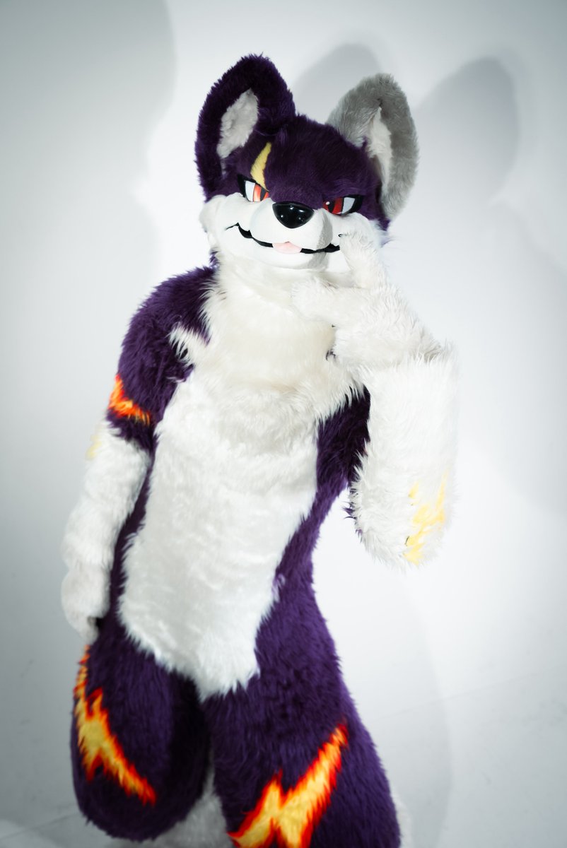 ぴーす✌️✌️
 #FursuitFriday