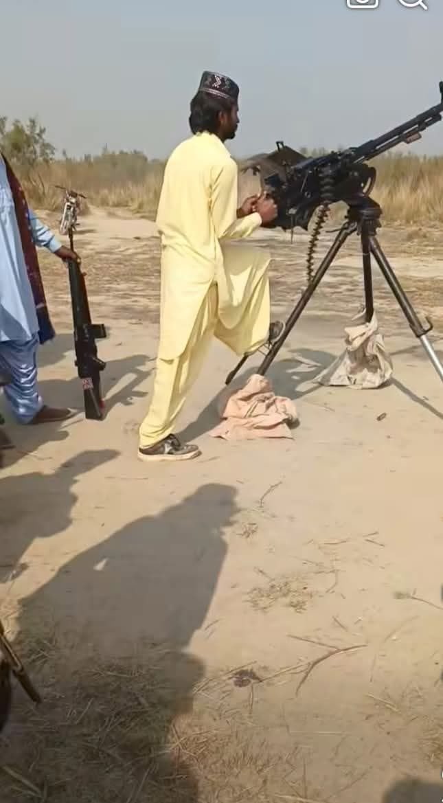 یہ اتنا جدید اسلحہ  کندھ کوٹ میں کچے کے ڈاکوؤں کون پنہنچا رہا ہے؟ جبکہ پوری سندھ میں کوئی اسلحہ بنانے کی فیکٹری نہیں ہے۔ 
<a href="/HamidMirPAK/">Hamid Mir حامد میر</a> 
<a href="/Mir73/">Mir Shabbir Ali Bijarani</a> 
<a href="/CMShehbaz/">Shehbaz Sharif</a> 
<a href="/UNHumanRights/">UN Human Rights</a> 
<a href="/OfficialDGISPR/">DG ISPR</a> 
<a href="/AliJanMazari1/">Ali Jan Mazari</a> 
<a href="/MuradAliShahPPP/">Murad Ali Shah</a> 
<a href="/ZaryabBijarani/">Mir Zaryab Ali Bijarani</a> 
<a href="/hinaparvezbutt/">Hina Parvez Butt</a> 
<a href="/UN/">United Nations</a> 
<a href="/MediaCellPPP/">PPP</a>