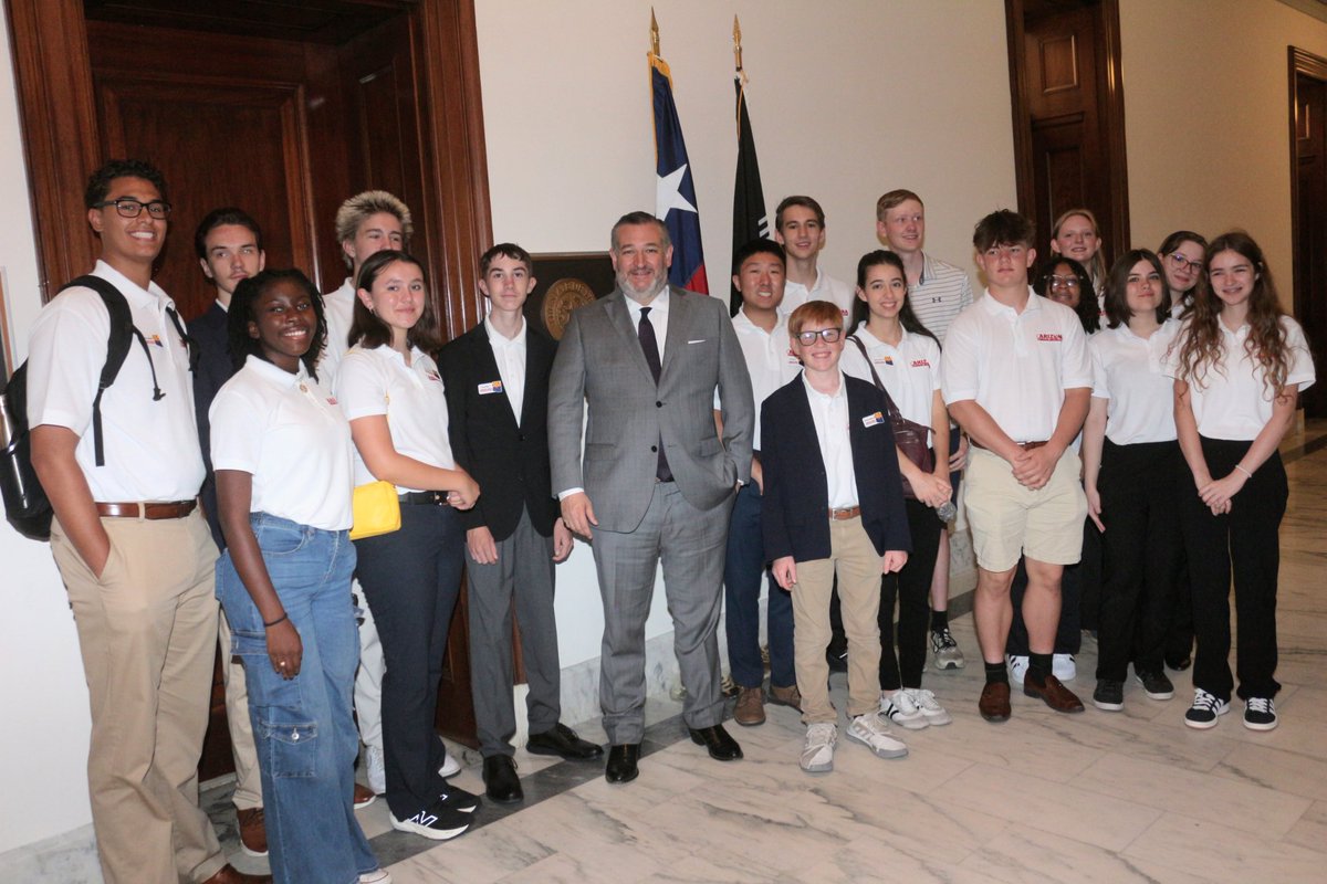 AZTeenReps's tweet image. Day Three in D.C.
The teens met Senator @tedcruz, as well as stopping by Arizona Congressmen Biggs, Schweikert, and Ciscomani's office! 🔥