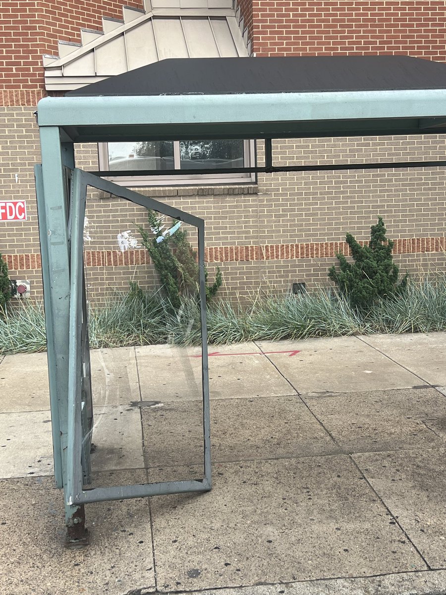 DontGetChecked's tweet photo. @SEPTAPHILLY Septa fix this please 
Broad and Norris  st north bound https://t.co/TlTbnmSq1f