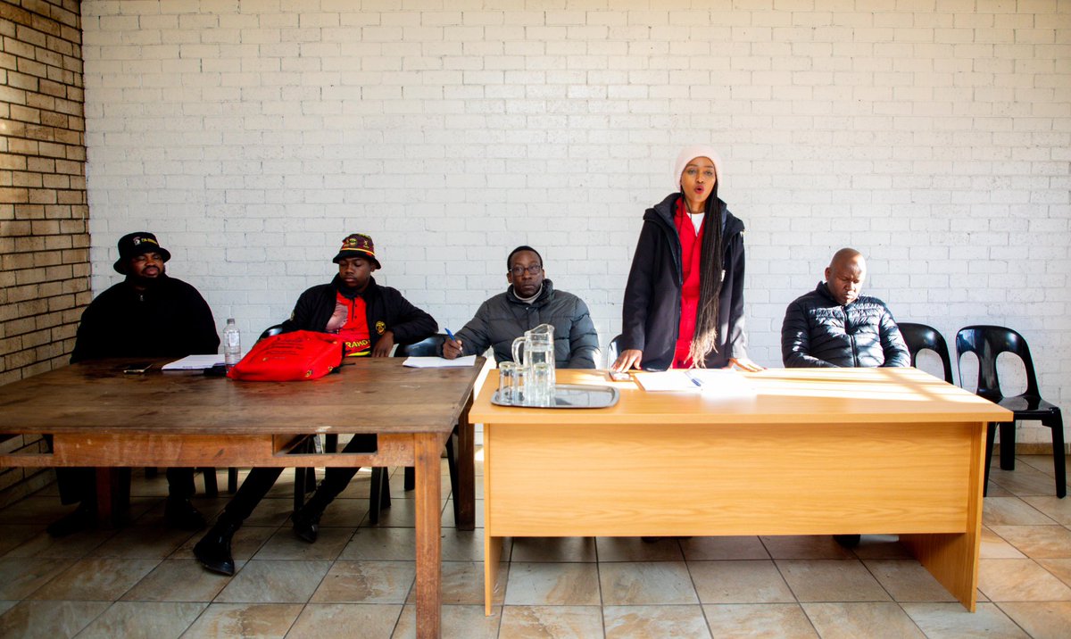 MMCFor_WS's tweet image. 馃敽In Pictures馃敽
@City_Ekurhuleni MMC for water and sanitation, Councillor @MsaneThembi speaking to depot employees, checking their wellbeing, operations and equipment.
MMC is doing an inspection rounds of all depots in the city, today being Brakpan depot.