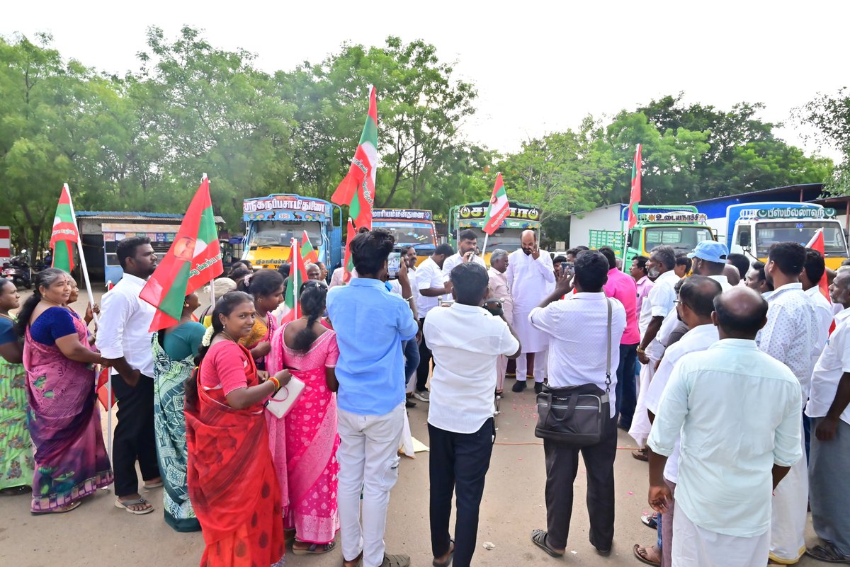 JohnPandianTMMK's tweet photo. ஆகஸ்ட் 24  - ம் தேதி  திண்டுக்கல்லில் நடைபெற உள்ள  25-ம் ஆண்டு வெள்ளி விழா, சமூக- சமத்துவ மாநாடு குறித்து; மக்கள் சந்திப்பு சுற்றுப் பயணத்தின் ஒரு பகுதியாக, சிவகங்கை மாவட்டம், திருப்பத்தூர் பகுதியில் நடைபெற்ற மக்கள் சந்திப்பு நிகழ்வில் கலந்து கொண்டேன். https://t.co/3BPQVWTTOg