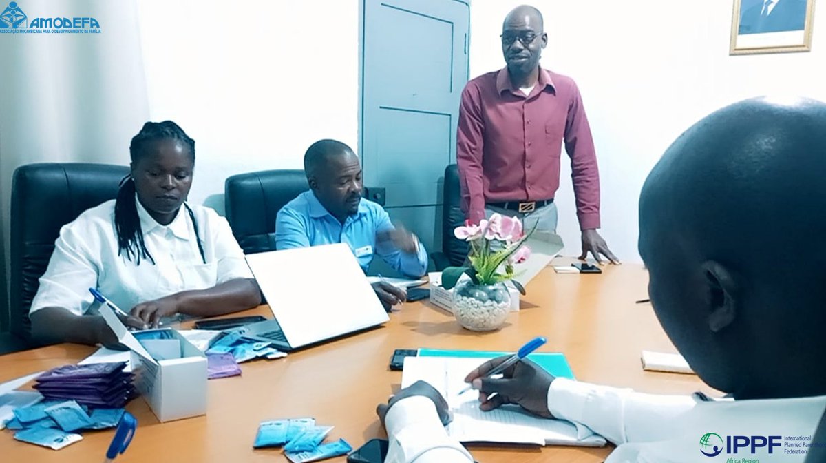 AmodefaOficial's tweet photo. AAMODEFA participou recentimente no encontro do Grupo Técnico de Comunicação do CPCS, realizado em Chimoio, com diversas organizações da sociedade civil, representantes do governo e parceiros para discutir os desafios emergentes na resposta ao HIV e Sida na província de Manica. https://t.co/AEt2jOwRIV