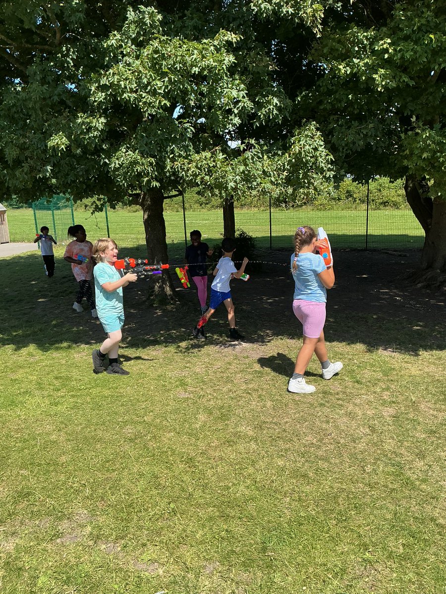 Fun in the sun ☀️ Year 4 Water battle 💧 💦