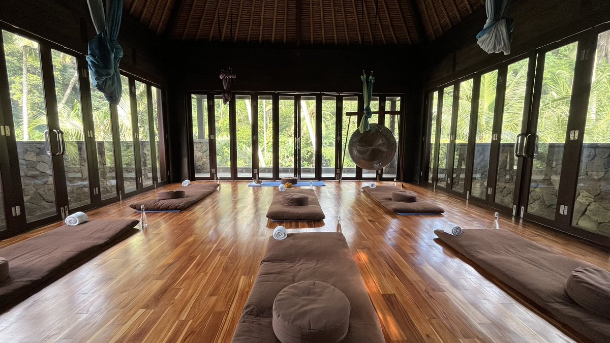 coraliabali's tweet photo. Closing Thursday with gratitude
Mbak Luna cerah
Dingin
Sempurna untuk istirahat
Besok mruput lagi
Gass keun
#ubud #purnama https://t.co/bDJC7pTB3d