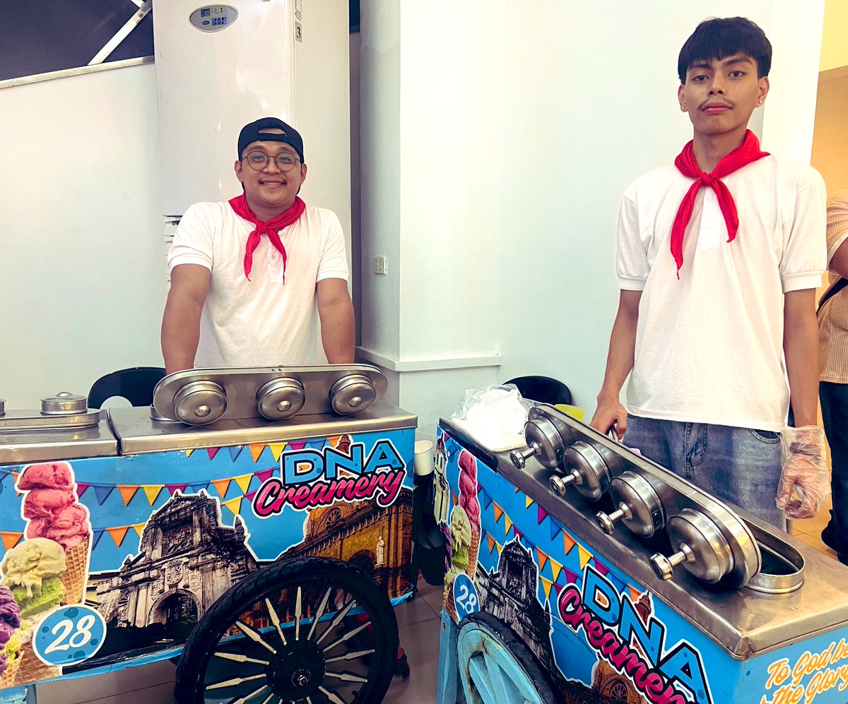 Tommy11121314's tweet image. Busog na busog kanina — literal at subtextual. 🥹🩵
 Busog pati mga puso. Grabe rin iyak ko. Maraming salamat at congrats, @DUSTBIAOFFICIAL!!💛

Basta lagi kami dun sa kung sino ang nagbibigay saya, proteksyon at suporta kay Paps. Kung itong duo na ’to ang nagpapasaya sa kanya