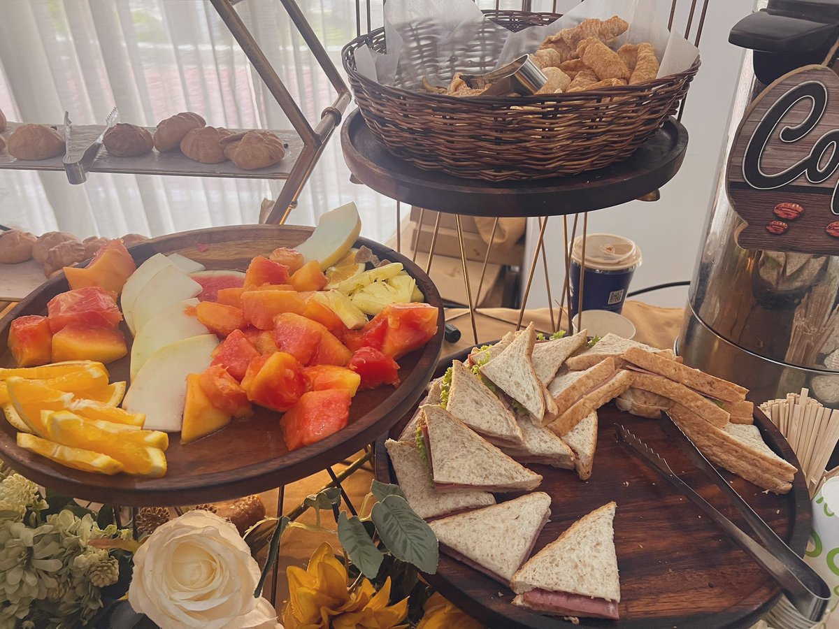 Tommy11121314's tweet image. Busog na busog kanina — literal at subtextual. 🥹🩵
 Busog pati mga puso. Grabe rin iyak ko. Maraming salamat at congrats, @DUSTBIAOFFICIAL!!💛

Basta lagi kami dun sa kung sino ang nagbibigay saya, proteksyon at suporta kay Paps. Kung itong duo na ’to ang nagpapasaya sa kanya