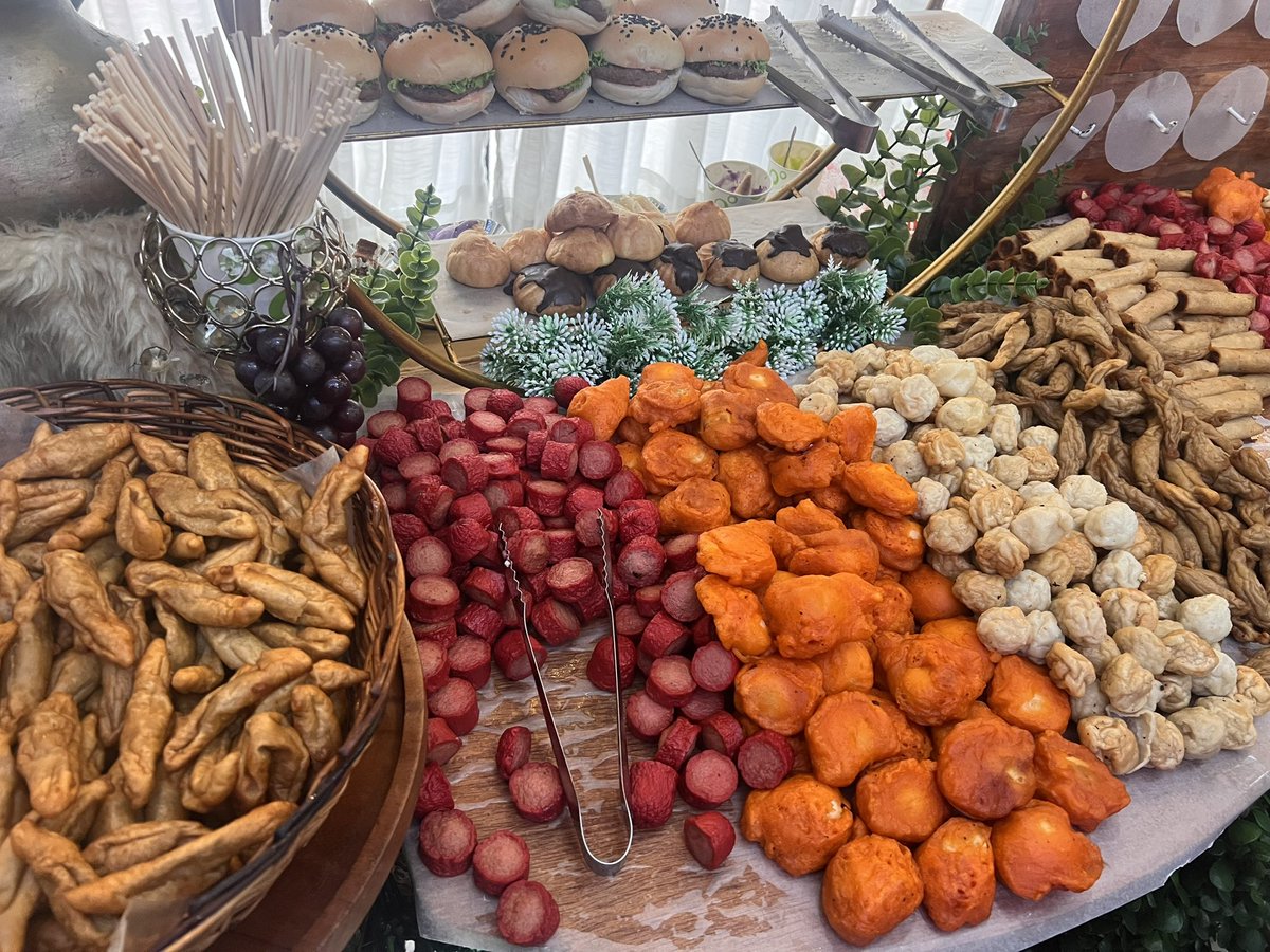 Tommy11121314's tweet image. Busog na busog kanina — literal at subtextual. 🥹🩵
 Busog pati mga puso. Grabe rin iyak ko. Maraming salamat at congrats, @DUSTBIAOFFICIAL!!💛

Basta lagi kami dun sa kung sino ang nagbibigay saya, proteksyon at suporta kay Paps. Kung itong duo na ’to ang nagpapasaya sa kanya