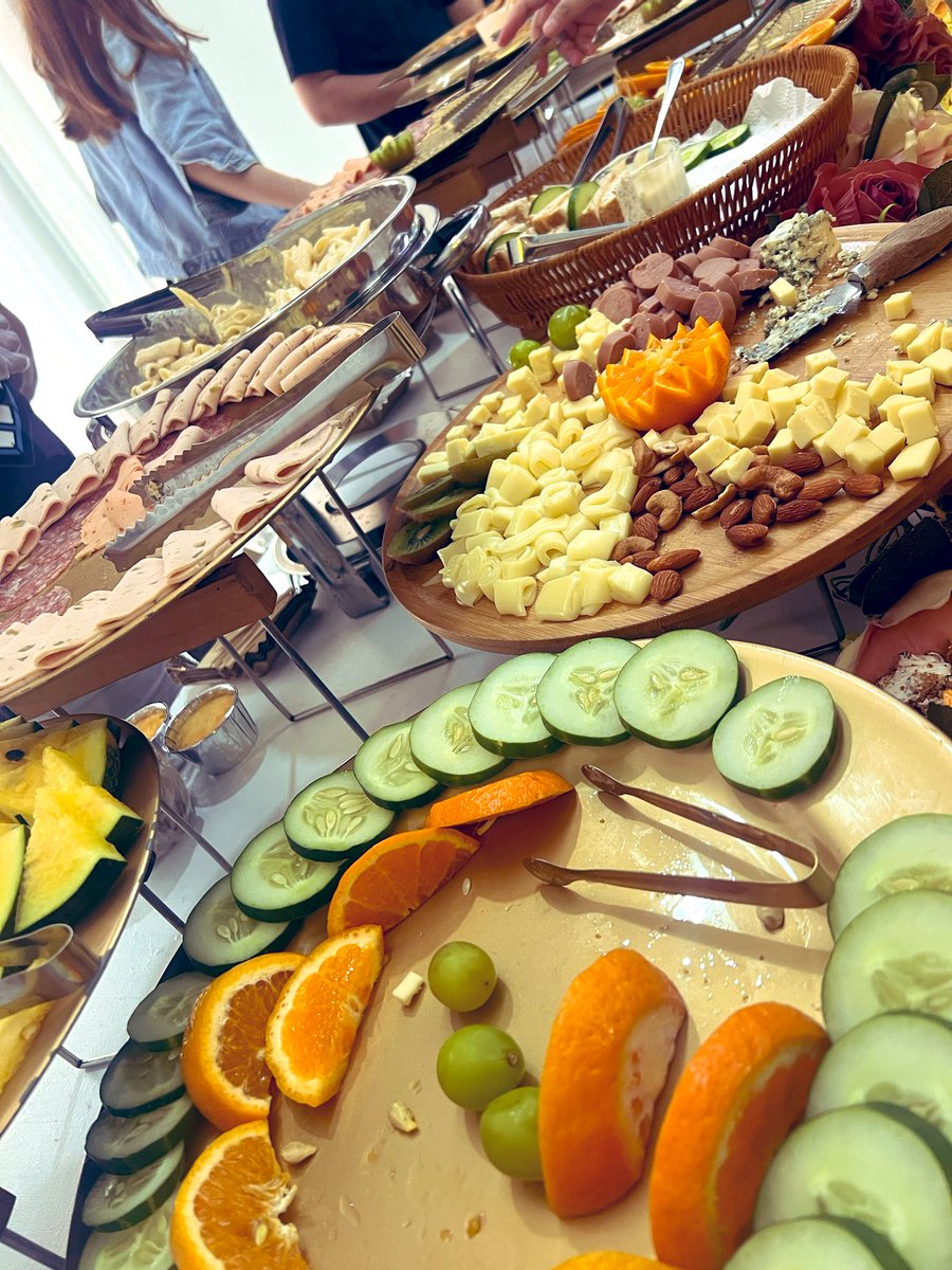 Tommy11121314's tweet image. Busog na busog kanina — literal at subtextual. 🥹🩵
 Busog pati mga puso. Grabe rin iyak ko. Maraming salamat at congrats, @DUSTBIAOFFICIAL!!💛

Basta lagi kami dun sa kung sino ang nagbibigay saya, proteksyon at suporta kay Paps. Kung itong duo na ’to ang nagpapasaya sa kanya