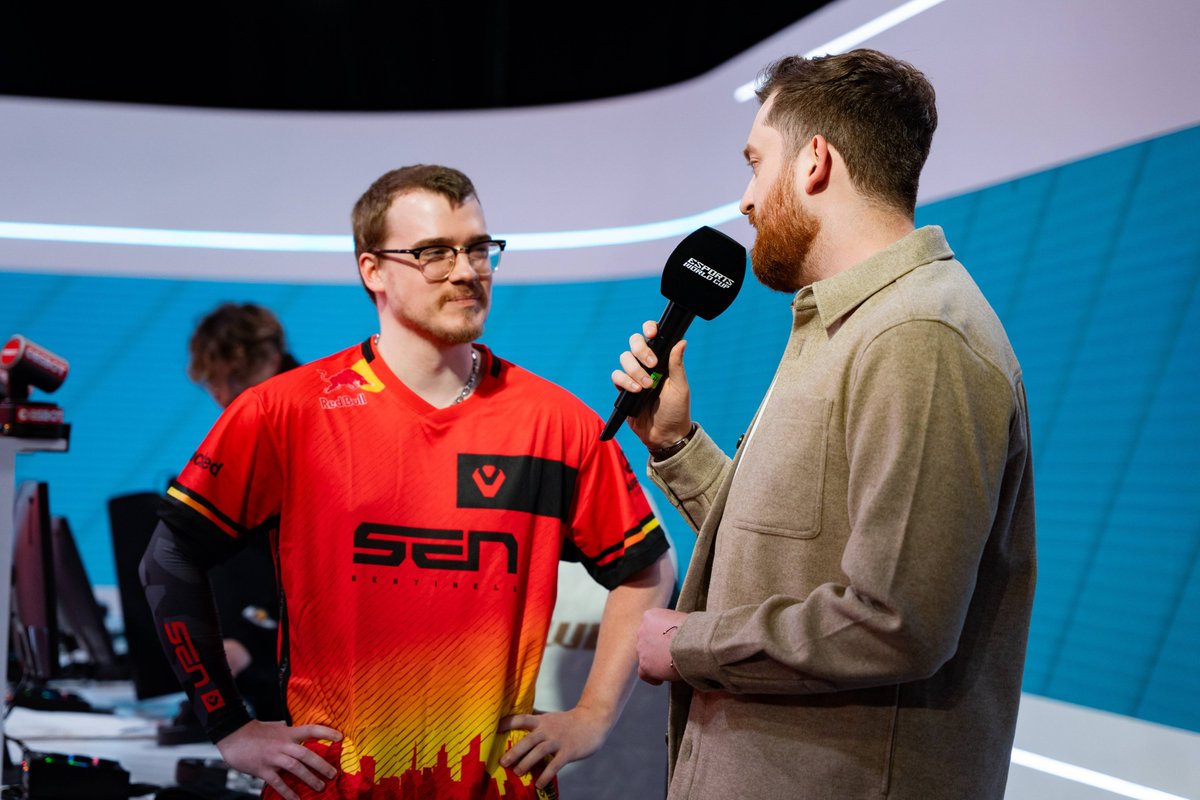 UpwardsAgency's tweet image. Day 3 of the @EWC_EN 🪙
The beautiful @Zellsis and @N4RRATE
@LiamKew_ // @UpwardsAgency #EWC