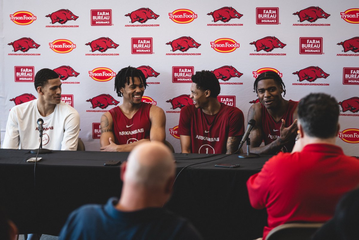 RazorbackMBB's tweet image. ICYMI - Hear what Coach Cal and the guys have been up to in the gym this summer.
🎙️Coach Cal: shorturl.at/O9lxn
🎙️Players: shorturl.at/f6sXZ