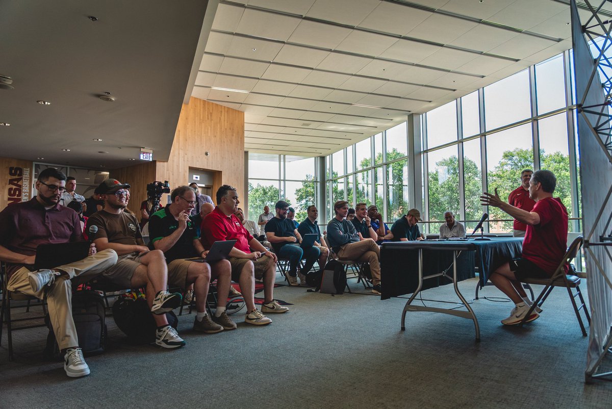 RazorbackMBB's tweet image. ICYMI - Hear what Coach Cal and the guys have been up to in the gym this summer.
🎙️Coach Cal: shorturl.at/O9lxn
🎙️Players: shorturl.at/f6sXZ