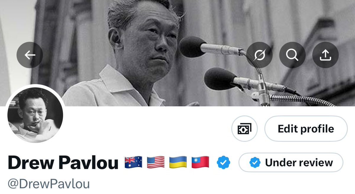 Had my wallet stolen so I’m changing my Twitter profile pic and cover photo to Lee Kuan Yew for 24 hours to protest the criminal justice system’s failure to just simply kill criminals