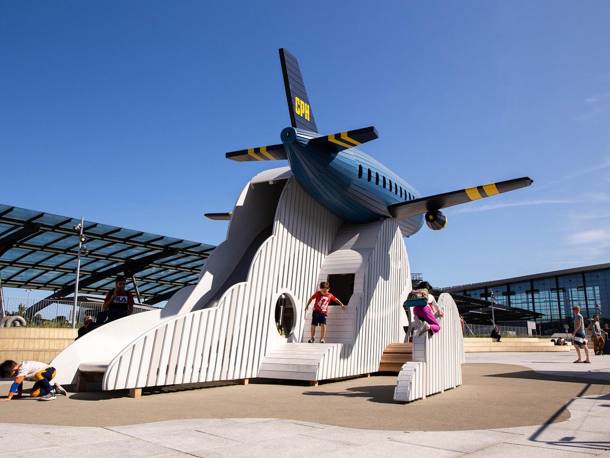 From the new installation by Parasite 2.0 in Piedmont to the vibrant skatepark outside the Centre Pompidou by artist Raphaël Zarka &amp; architect Jean-Benoît Vétillard, parks and playgrounds are evolving into spaces that invite to reconnect with the outdoors.
salonemilano.it/en/articles/de…