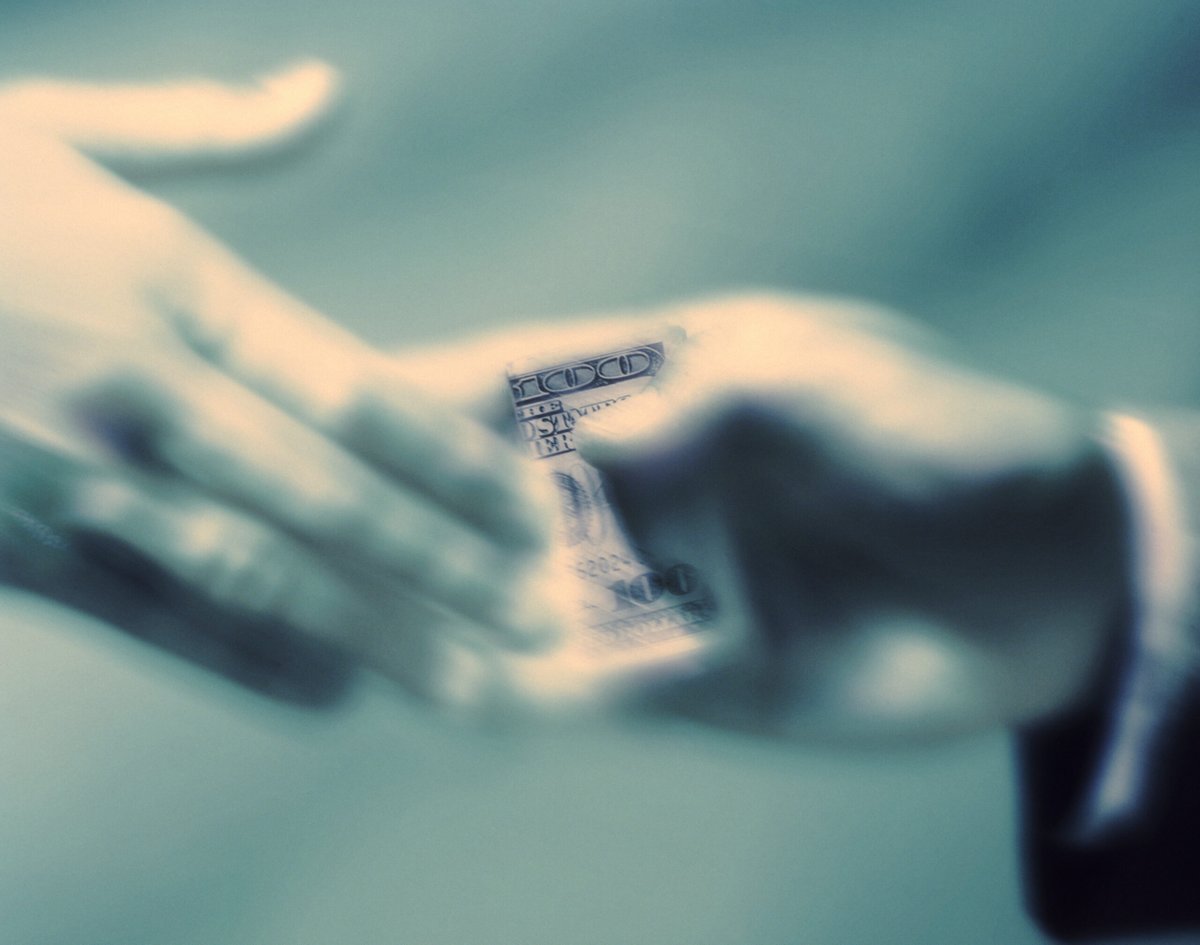 ComplyAdvantage's tweet image. Understanding corruption and its link to money laundering is essential for strong compliance frameworks.
Explore the key risks and how to address them in our latest article: okt.to/WLuvVc