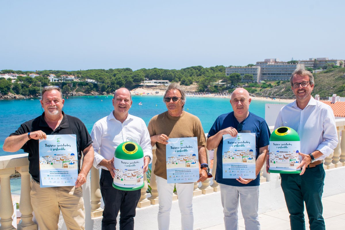 Consorci de Residus i Energia de Menorca (@cremenorca) on Twitter photo Enguany #Menorca vol tornar a revalidar la #BanderaVerda del reciclatge de vidre d' <a href="/ecovidrio/">Ecovidrio 🌍</a> #MovimientoBanderasVerdes
Amb <a href="/pimemenorca/">PIME Menorca</a> <a href="/gastromenorca/">gastronomiamenorca</a> <a href="/CAEBmenorca/">CAEB Menorca</a> <a href="/ASHOME_Menorca/">ASHOME</a>, els 8 ajuntaments i més de 260 establiments hostalers de l'illa.
bit.ly/CampanyaBander… Enguany #Menorca vol tornar a revalidar la #BanderaVerda del reciclatge de vidre d' <a href="/ecovidrio/">Ecovidrio 🌍</a> #MovimientoBanderasVerdes
Amb <a href="/pimemenorca/">PIME Menorca</a> <a href="/gastromenorca/">gastronomiamenorca</a> <a href="/CAEBmenorca/">CAEB Menorca</a> <a href="/ASHOME_Menorca/">ASHOME</a>, els 8 ajuntaments i més de 260 establiments hostalers de l'illa.
bit.ly/CampanyaBander…