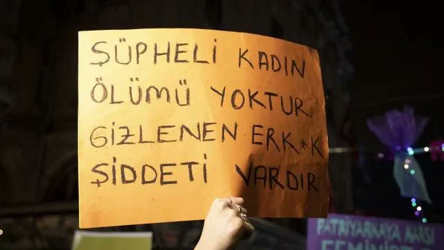 📌Mêrdîn’de Şüpheli Genç Kadın Ölümü 

Mêrdîn'in Artuklu ilçesinde 24 yaşındaki M.Y. adlı genç kadının, evinde şüpheli bir şekilde yaşamını yitirdiği belirtildi.

berru.org/index.php/2025…