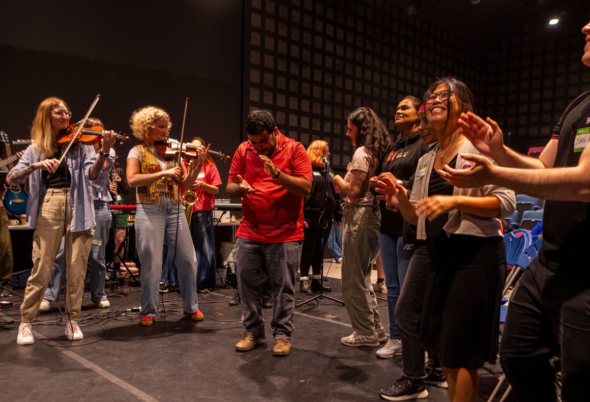 AFSEE_LSE's tweet image. During their trip to Edinburgh, AFSEE Fellows participated in a workshop facilitated by AFSEE Senior Fellow Jack Nissan and @_Tinderbox. The event got Fellows dancing and singing along with communities in Kenya and India 🎶

👉 bit.ly/3TrDHEH
👉 bit.ly/44EwTsz