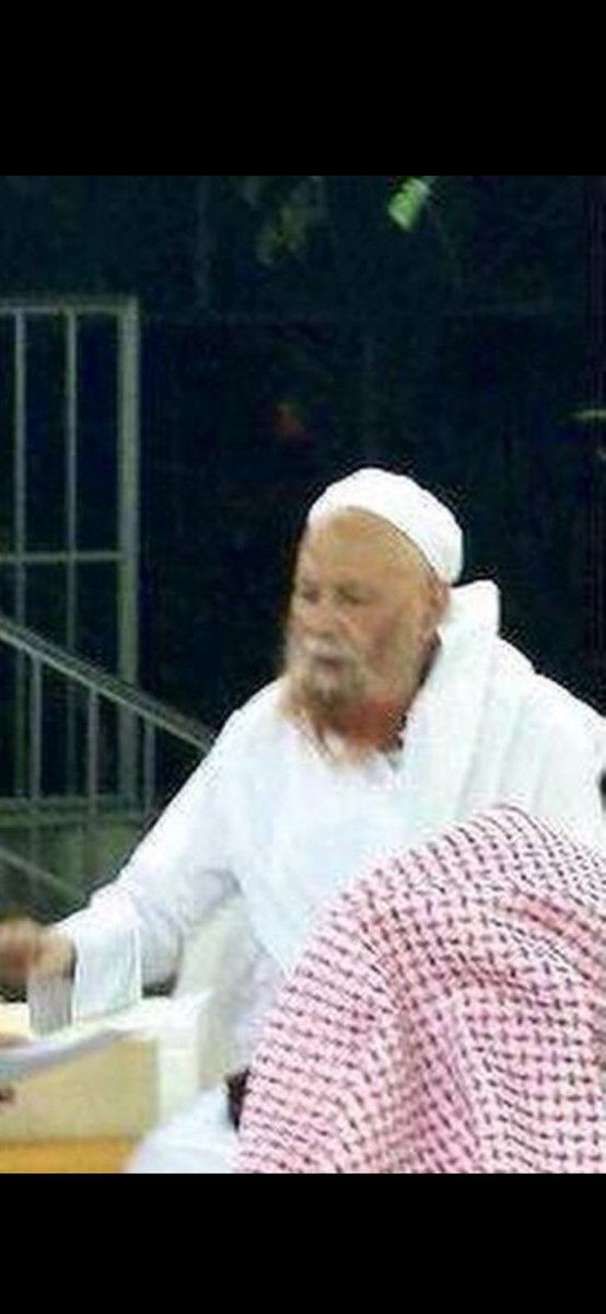 S__Aldwaile's tweet image. قبل لحظات شُيّعت جنازة العَلَم الرباني الإمام السلفي،
الشيخ ربيع بن هادي المدخلي
حيث صُلي عليه في المسجد النبوي
ودفن في البقيع
جنازة مشهودةيتقدمهم عالم المدينة عبدالمحسن العباد وابنه الشيخ عبدالرزاق البدر وثلة من العلماء وطلاب العلم
اسأل الله ان يغفر له ويسكنه فسيح جناته.
