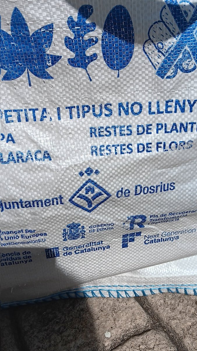 Rutcarpell's tweet image. Això es broma? 1 mes tenim que espera pk vinguin a buscar la brossa??? @sivigarrido1 @JXCatDosrius @ERC_Dosrius @ppdosrius @gencat així normal que la gent ho tirin per la montanya! Feu alguna cosa!!! Molt mala gestió #Dosrius #restes 😡 #brossa @som3cat @elsmatins molt cansats!