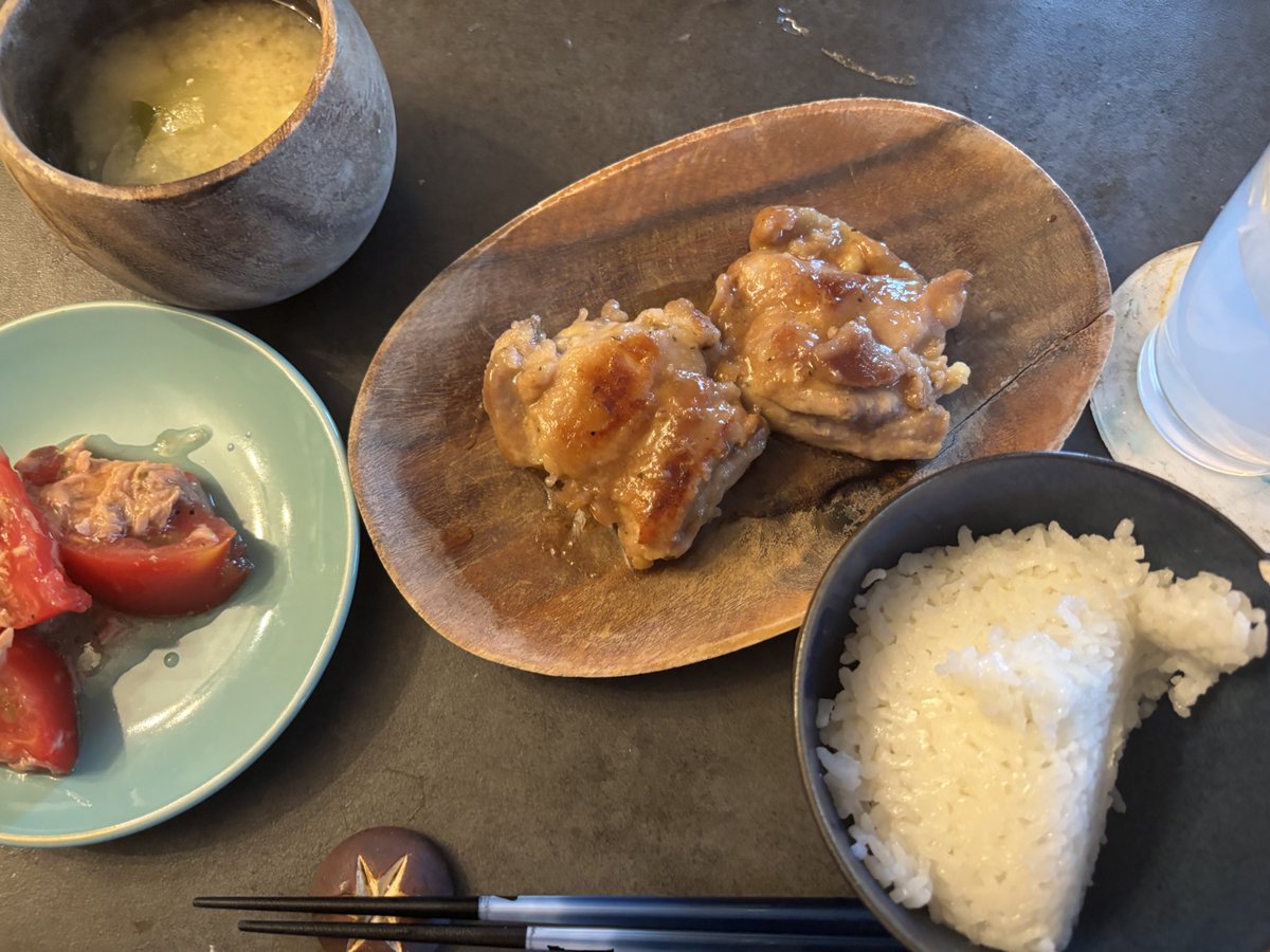 帰ったらミィラさんが「チキンバターソテーと、ツナのサッパリトマトサラダと、じゃがいものお味噌汁」

を作ってくれました。

#今日のミィラさん