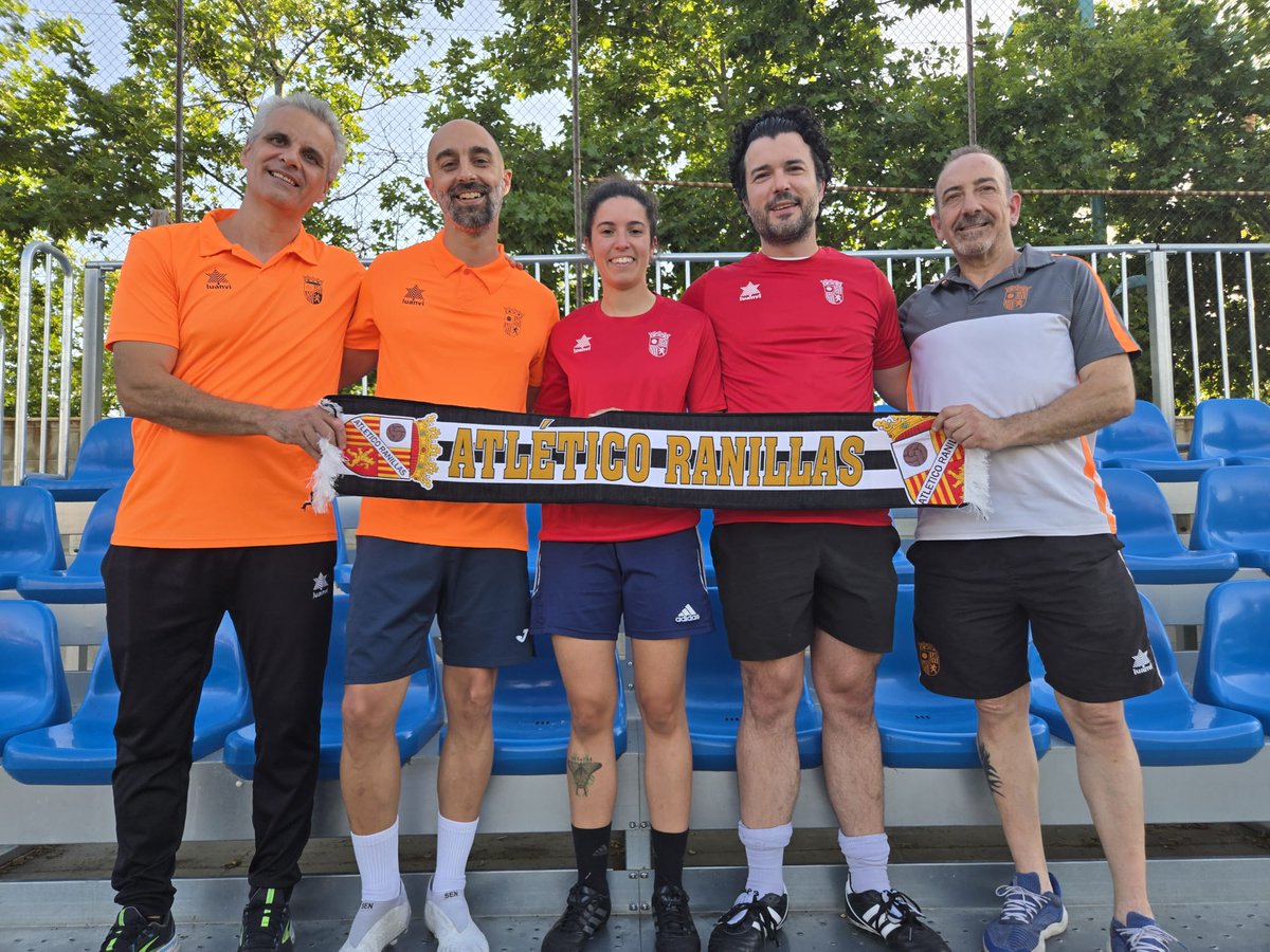 at_ranillas's tweet photo. ¡Nuestro cuerpo técnico del reg. preferente 25/26! ⚽👥
Ellos son los encargados de guiarnos, motivarnos y llevar al equipo a lo más alto. 💪🔵⚪

✅ Entrenador: Santi
✅ 2º Entrenador: Dani
✅ Prep. físico: Maria
✅ Entrenador porteros: M. Angel
✅ Analista: J. A. Lainas https://t.co/nhWnfT7RI7