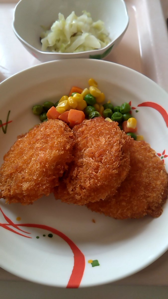 入院生活最後の夜ご飯はヒレカツ🤤
明日は昼に退院で病院近くの餃子の王将で迎えに来てくれる会社の同僚と元同僚とお昼ご飯食べる予定やから今から楽しみです😆