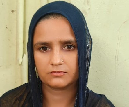 तीन मासूमों की हत्या करने वाली मां को फांसी  जबकि उसके प्रेमी को कोर्ट ने आजीवन कारावास की सजा सुनाई है। करीब 1 साल पहले महिला ने अपने तीन मासूमो समेत चार बच्चों को नदी में डूबने प्रयास किया था जिसमें तीन की मौके पर ही मौत हो गई थी। एक बच गया था। <a href="/auraiyapolice/">Auraiya Police</a> <a href="/CharuNigamIPS/">Charu Nigam</a>