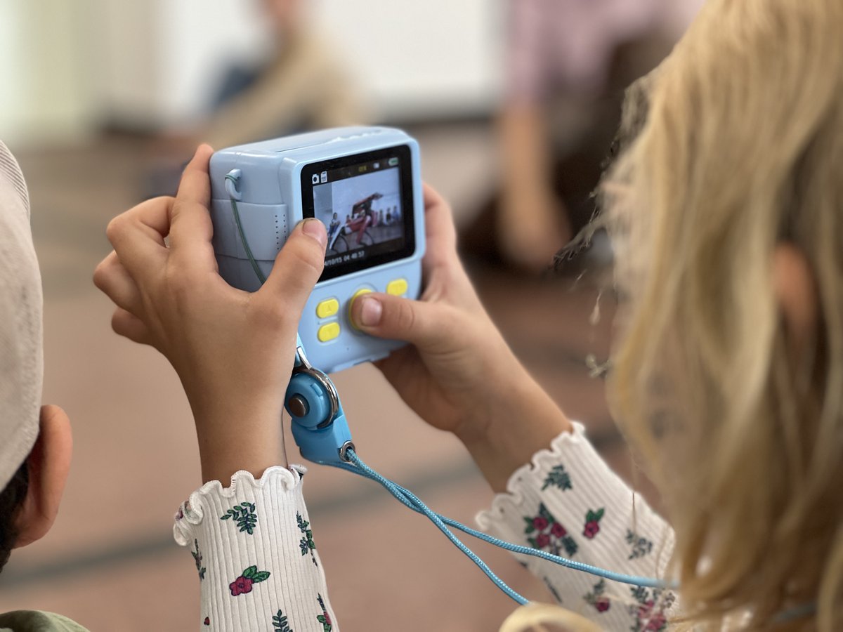TactileInternet's tweet image. Special visit to CeTI today: a group of kindergarten children explored the world of #robotics! 🤖
We want them ready for a future where #technology will be part of everyday life.
@tudresden_de @dfg_public
#tactileinternet #STEM #EducationalRobotics #Future