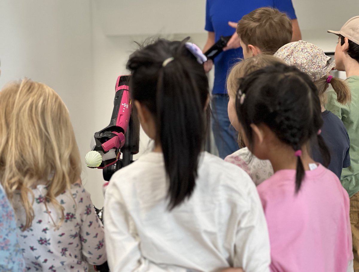 TactileInternet's tweet image. Special visit to CeTI today: a group of kindergarten children explored the world of #robotics! 🤖
We want them ready for a future where #technology will be part of everyday life.
@tudresden_de @dfg_public
#tactileinternet #STEM #EducationalRobotics #Future