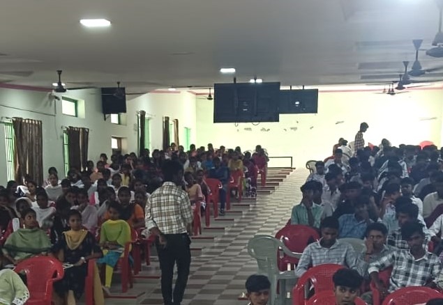 jkknarts's tweet photo. 500+ freshers joined JKKN through a vibrant Learners Induction Program 2025 — expert talks, campus tours, cultural events, and more lit up the Golden Jubilee week.

#JKKN #JKKNInstitutions #LearnersInduction2025 https://t.co/WjhuVZWSqb