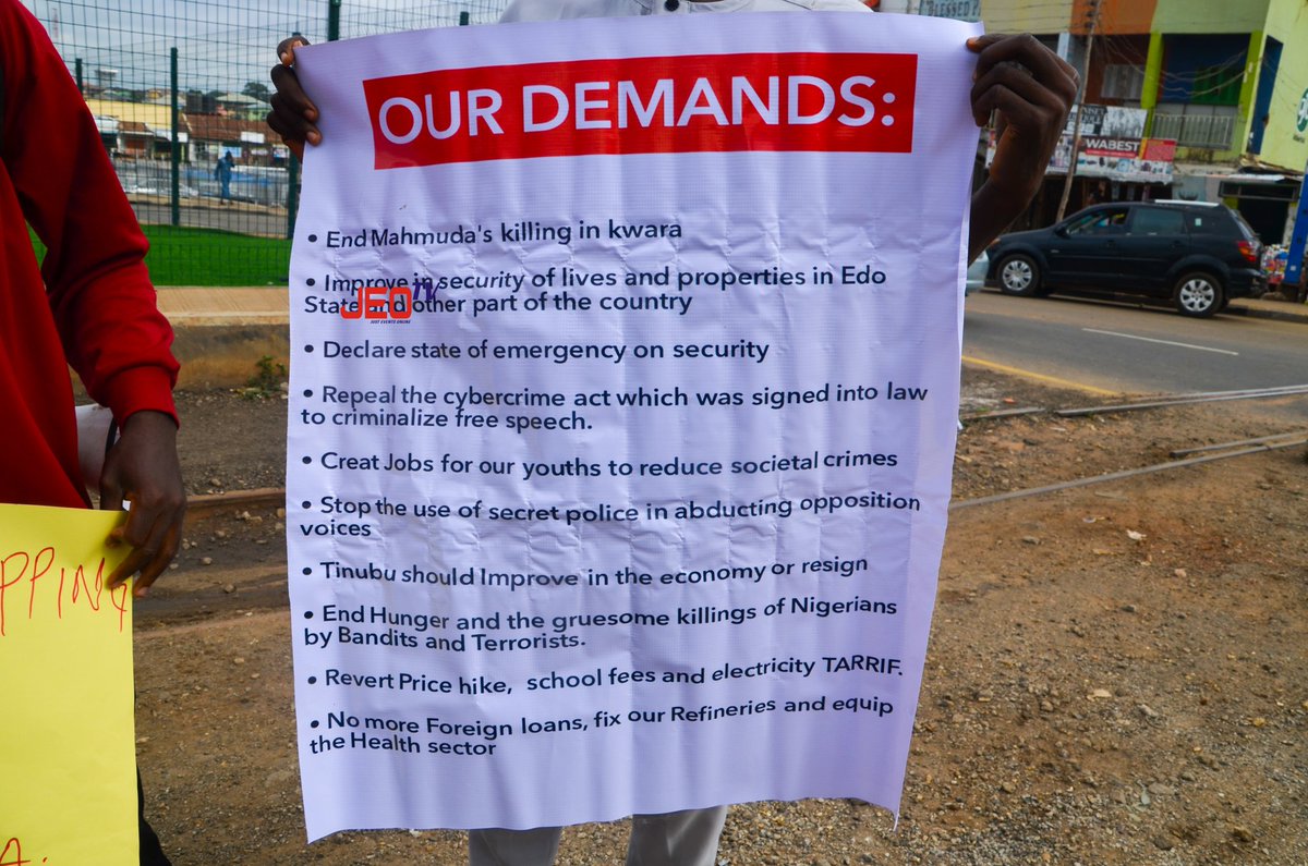 justeventsonlin's tweet image. BREAKING: Take It Back Movement Kwara State chapter, led by its State Coordinator, Comr. Usman Jamiu Opeyemi staged a protest against the rising cases of kidnapping and banditry in the state.
They called on the government to urgently secure Edu, Patigi, and Ifelodun Local…