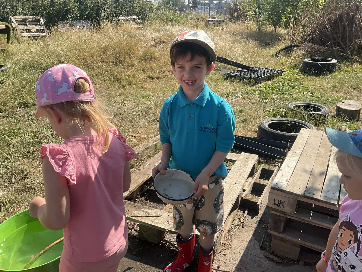 Today Apple class have been exploring risk and playing team games. We love forest school.