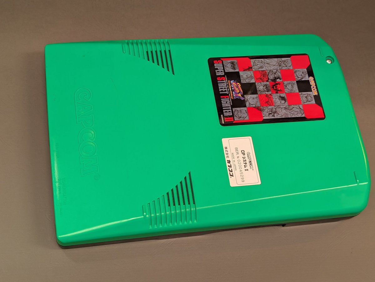 店頭にてカプコンのアーケード基板CPS2『スーパーストリートファイター