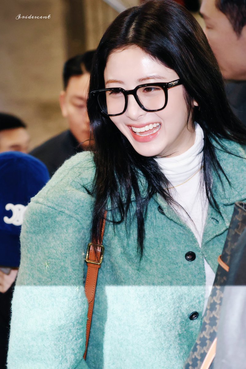 250124

#LE_SSERAFIM #LESSERAFIM #르세라핌 
#HUHYUNJIN #허윤진
#ホユンジン