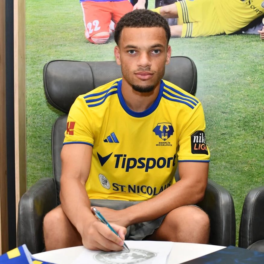 EnglishAbroad1's tweet image. 🇸🇰 From non-league to Slovak top-flight!

Kai Brosnan has signed a two-year deal with Zemplín Michalovce

23-year-old spent last season with Hemel Hempstead. His previous clubs included Hendon, Harrow, Hadley and Hanwell

He's the 4th English player signed by Zemplín this year