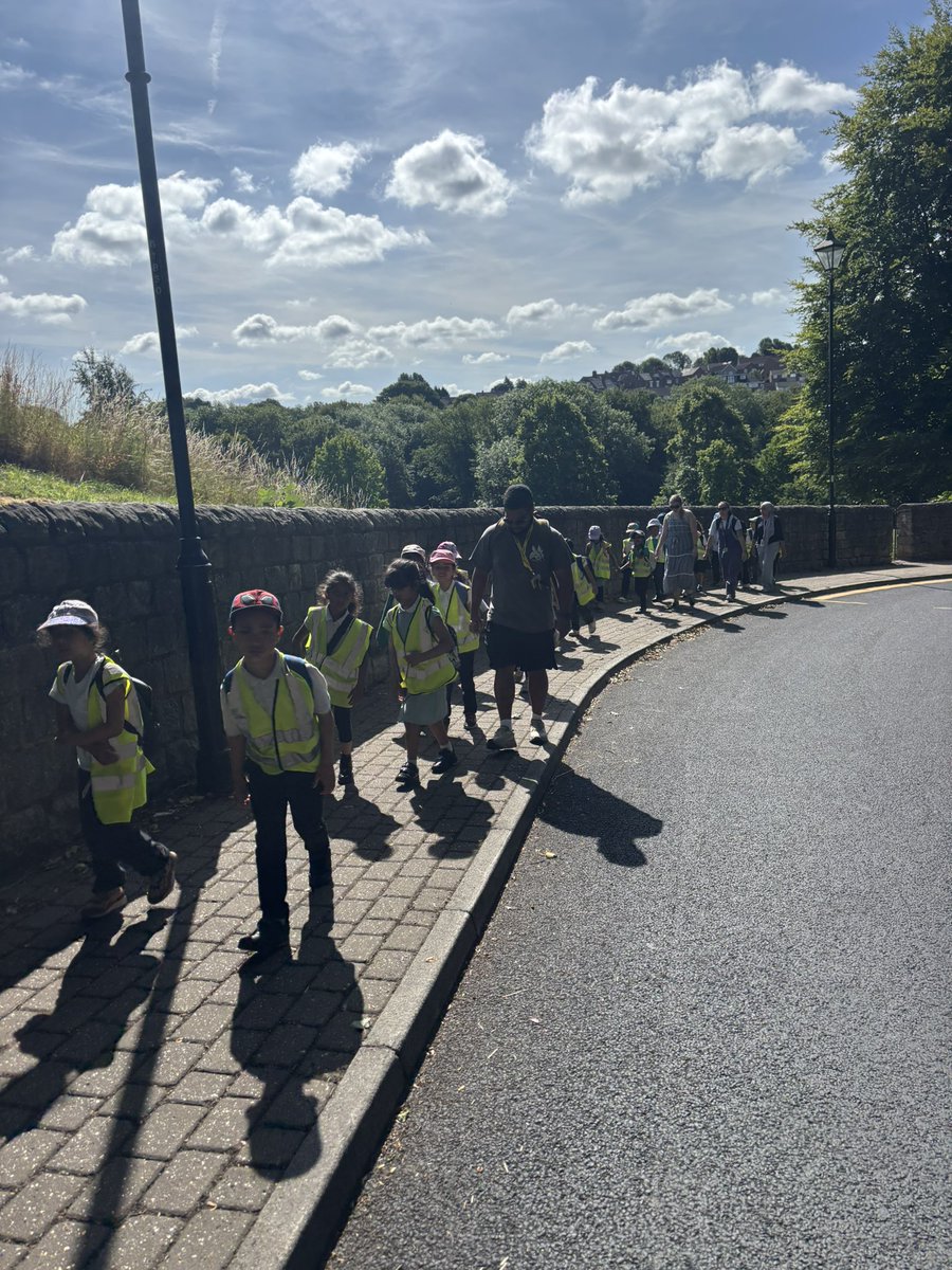 Y1 have arrived safely at Conisbrough Castle. We can’t wait for an exciting day!
🏰