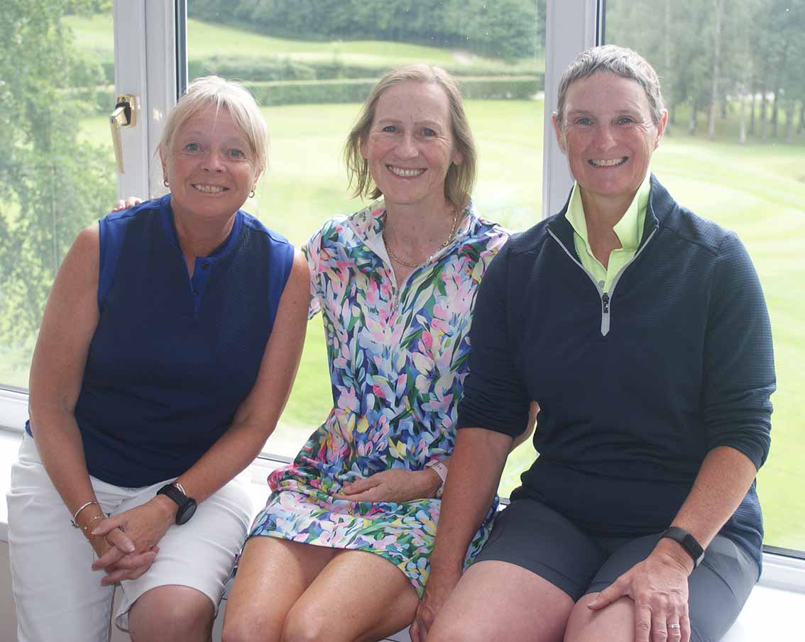 Golfing Chix tweet media