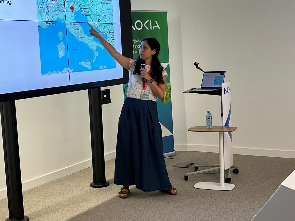 SummerSchool_XR's tweet photo. Now at the 3rd #EURASIP Int. #SummerSchool2025 on #XR: Federica Battisti on how to boost QoE for more immersive, user-centered XR. From metrics to users: understanding QoE in Extended Reality
#XR #QoE #UserExperience @eurasip @nokia https://t.co/DX3LokZVls