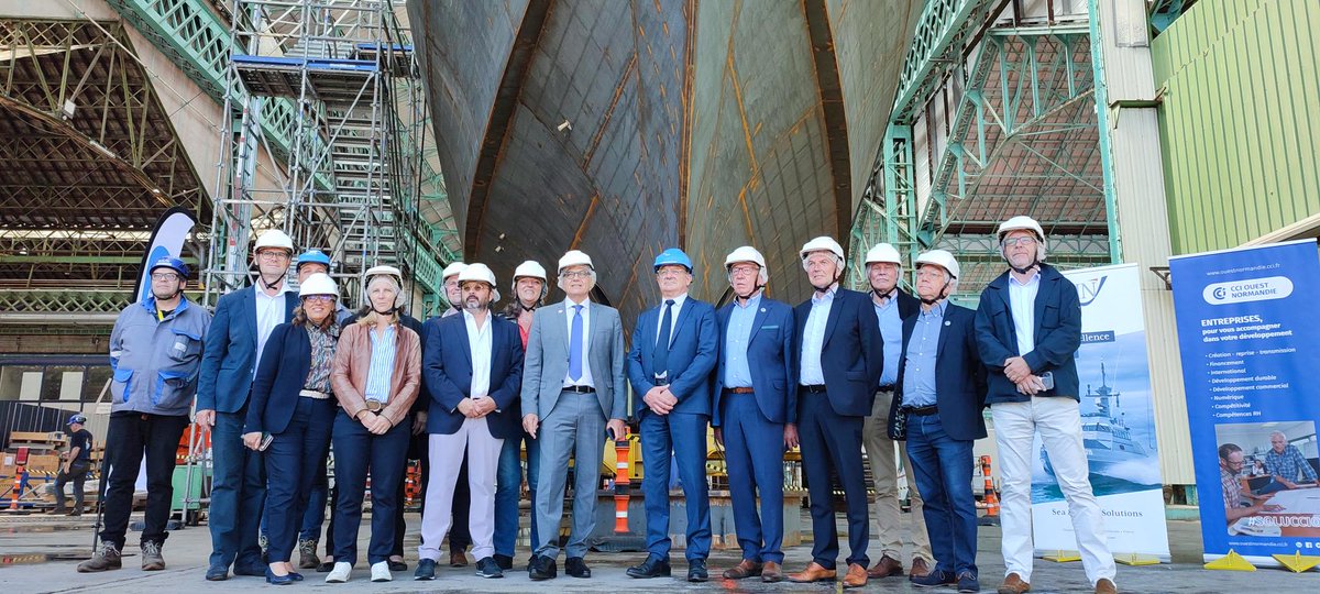 CCIOuestNormand's tweet photo. 🏭 Visite d'Alain Di Crescenzo sur le territoire de notre #CCI  Ouest Normandie : immersion au cœur de l'industrie et de la formation 🇫🇷
Fierté de notre territoire et de ses savoir-faire en #Normandie ! 
#CCI #Industrie #formation #Cotentin https://t.co/MWnnyZ103x