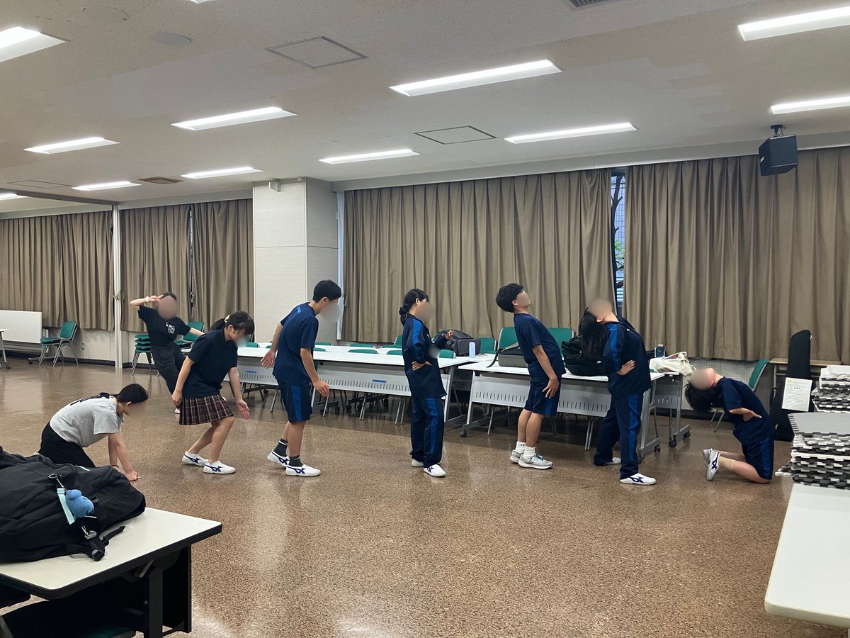 最近の暑さは尋常じゃないですね…☀️
さて、私たちはこの前期末試験が終わり、今日は約三週間ぶりの部活でした😳
そろそろ夏休みが始まります…とても忙しくなる時期ですが、みんなで乗り越えて行きます💪
本日はエンカウンターで行った「わたしは竹です」の様子をお届けします🕊️