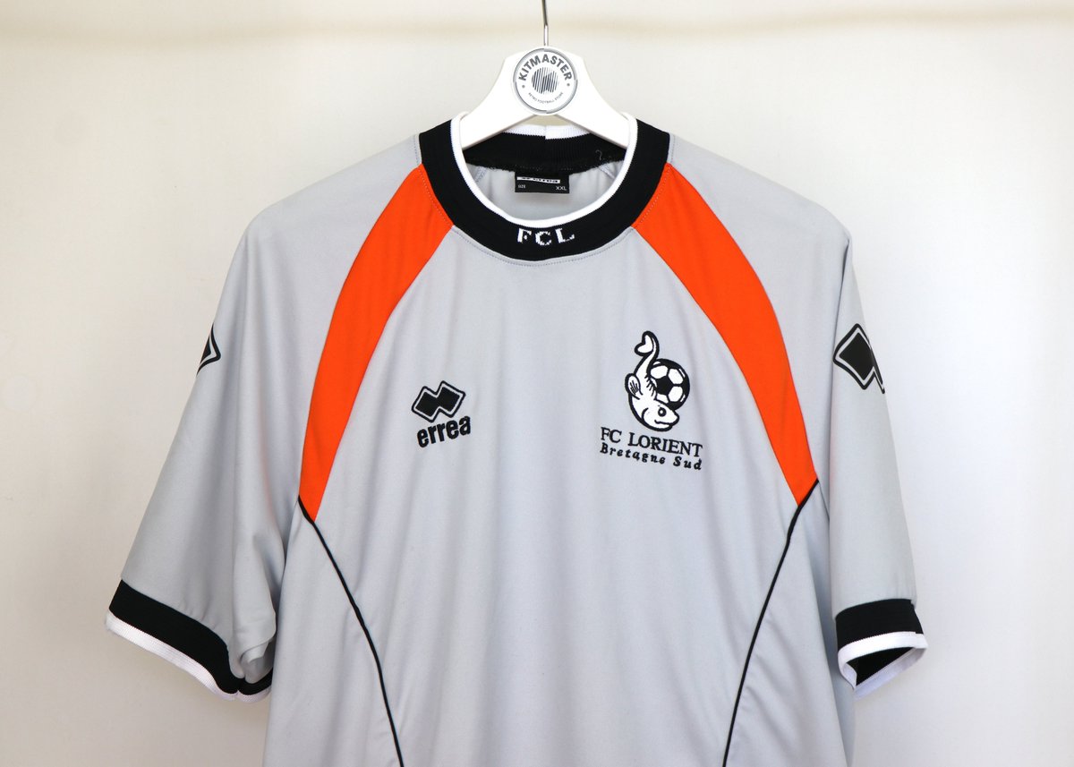 Kitmaster_fr's tweet image. 𝐌𝐚𝐢𝐥𝐥𝐨𝐭 𝐅𝐂 𝐋𝐨𝐫𝐢𝐞𝐧𝐭 𝟐𝟎𝟎𝟑/𝟎𝟒 𝐀𝐰𝐚𝐲 (𝐋/𝐗𝐋) 🐟⚽

🛒 Disponible sur thekitmaster.com 

#KITMASTER #RetroFootball #FootballShirts #fclorient #merlus #fcl #fclorientbretagnesud