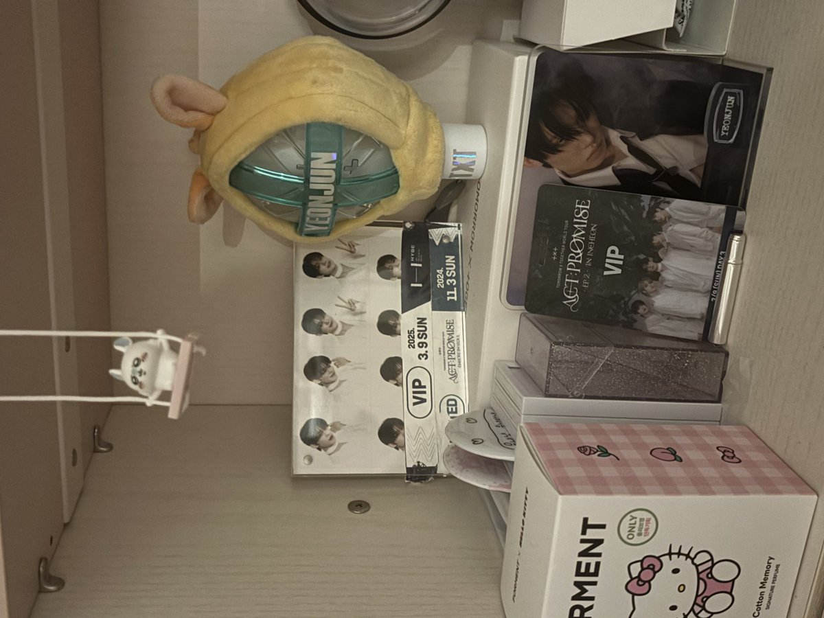 언젠가는 팔찌로 액자가 다 채워지면 좋겠당..//