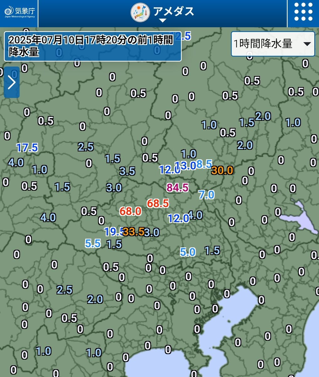 南風：まだまだ暖湿気を送り込むぜ！
北風：ちょっと下がれ、おれが冷ます！
トラフ：まあまあ…みんな仲良く揃っていこうや

そんなわけで、下層も上層も役者が揃った東日本が燃え上がってる。南風がしっかり吹き続けてる中で雨雲の動きも遅く、100ミリ/h級の強雨。
続く