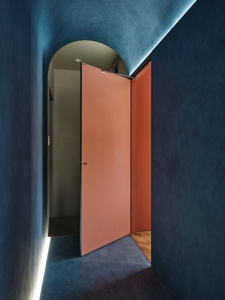 【BLUE BOUNDS】We oversaw the construction works for a renovation of a condominium unit by the sea, transforming it into a second home. roovice.com/works/30732/